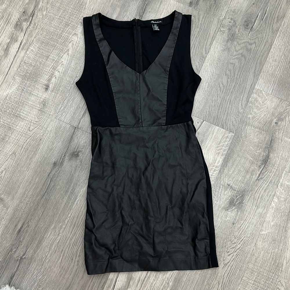Women’s black dress M